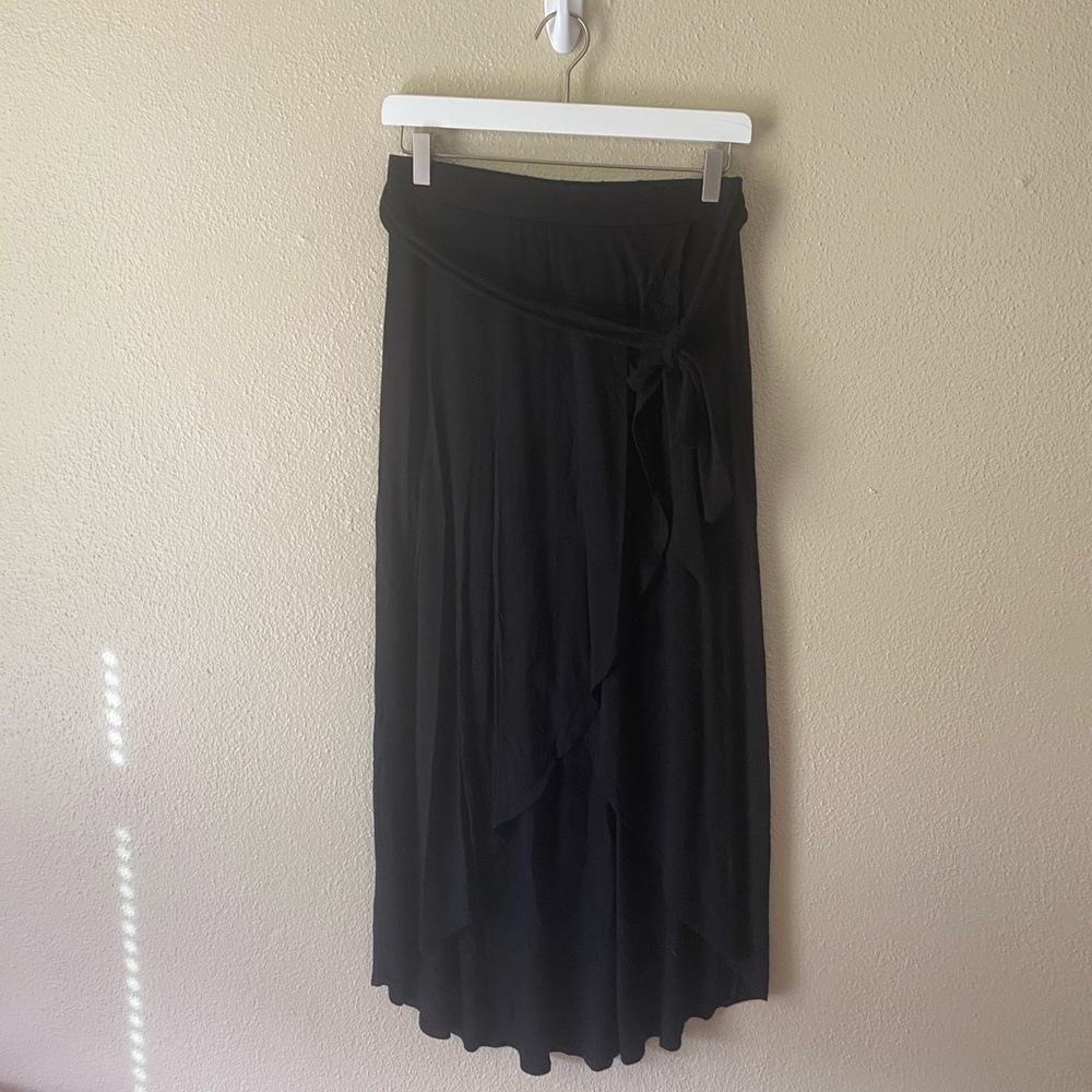 High-low skirt with slit